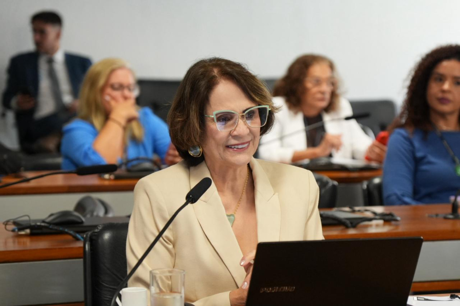 'A Voz do Brasil' terá que divulgar Ligue 180 para combater violência contra a mulher, decide Comissão