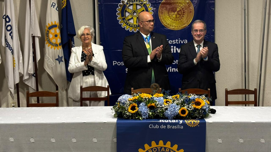 Rotary Club de Brasília celebra 68 anos com posse de novos associados e entrega de honrarias