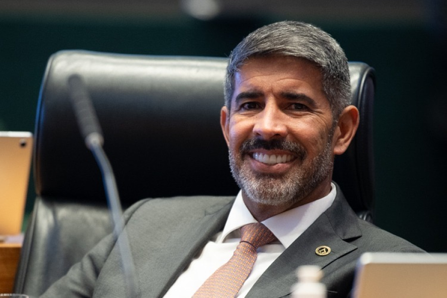 Aprovado projeto do deputado Roosevelt que regulamenta as escolas cívico-militares do Distrito Federal