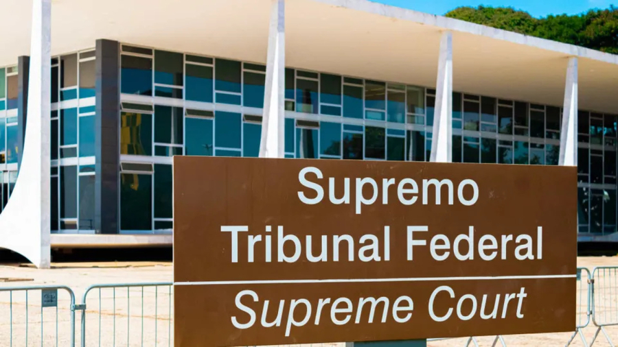 STF adia decisão sobre supersalários