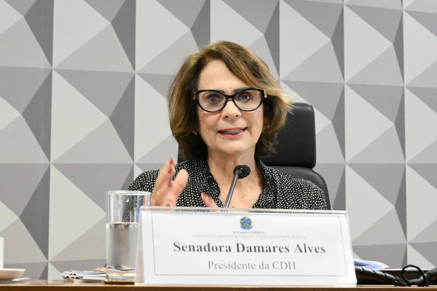 Relatório de Damares garante aprovação de projeto que amplia número de pediatras na rede pública