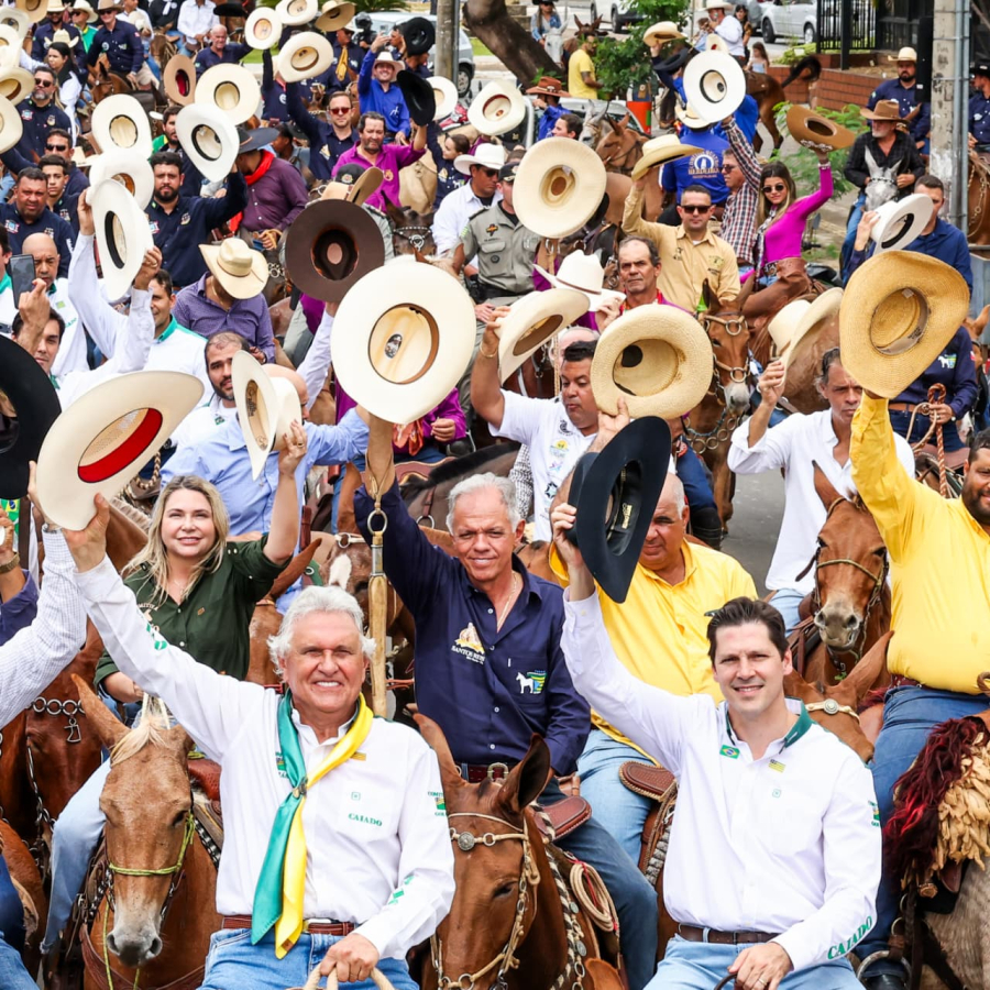 “Os muladeiros mantêm viva uma tradição que atravessa gerações”, afirma Daniel Vilela durante desfile do 3º Encontro Nacional de Comitivas