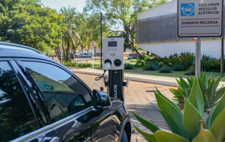 Elétricos avançam nas ruas de Brasília