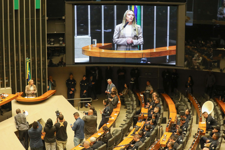 Celina Leão usa homenagem aos 217 anos da PMDF para reforçar discurso de valorização da segurança no DF