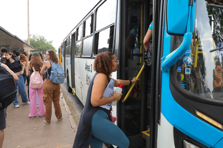 GDF congela revisão de repasses às empresas de ônibus e promete novo modelo no DF