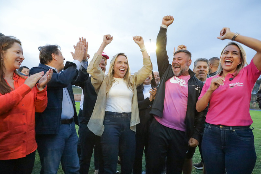 Celina Leão entrega iluminação em campo sintético no Gama e reforça esporte à noite