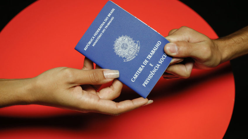 Agências do trabalhador abrem semana com 865 vagas de emprego disponíveis