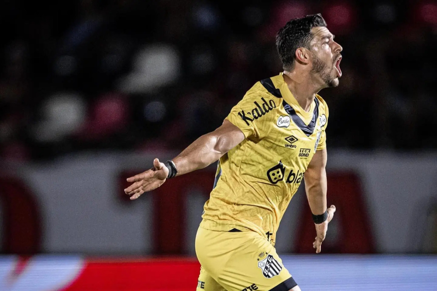 Santos vence Botafogo-SP para continuar caça ao líder Novorizontino